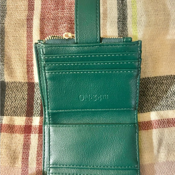 Forest green On 34th Gella bifold women’s wallet. - Picture 4 of 8